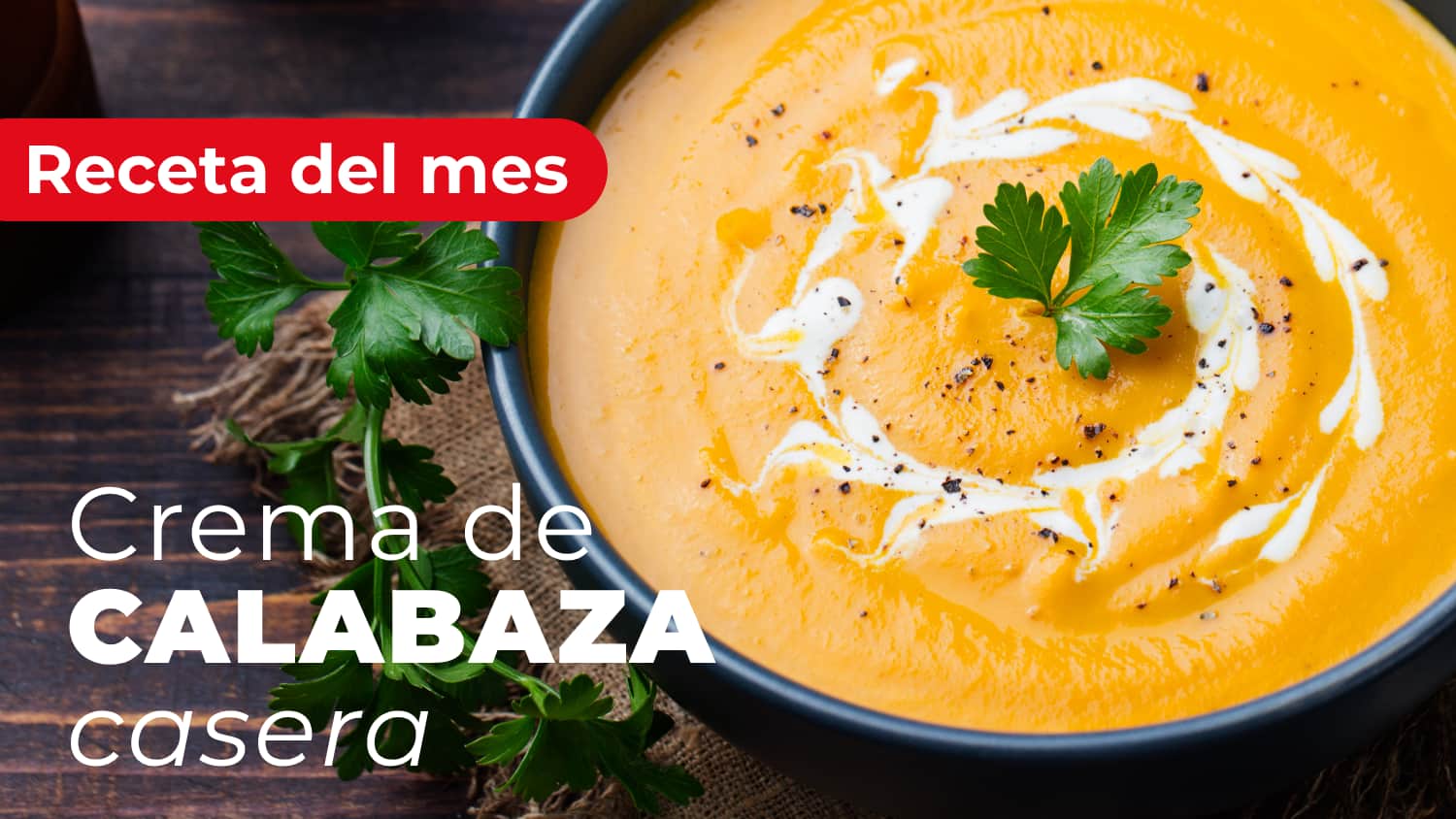 Imagen de un plato recién servido con crema de calabaza casera